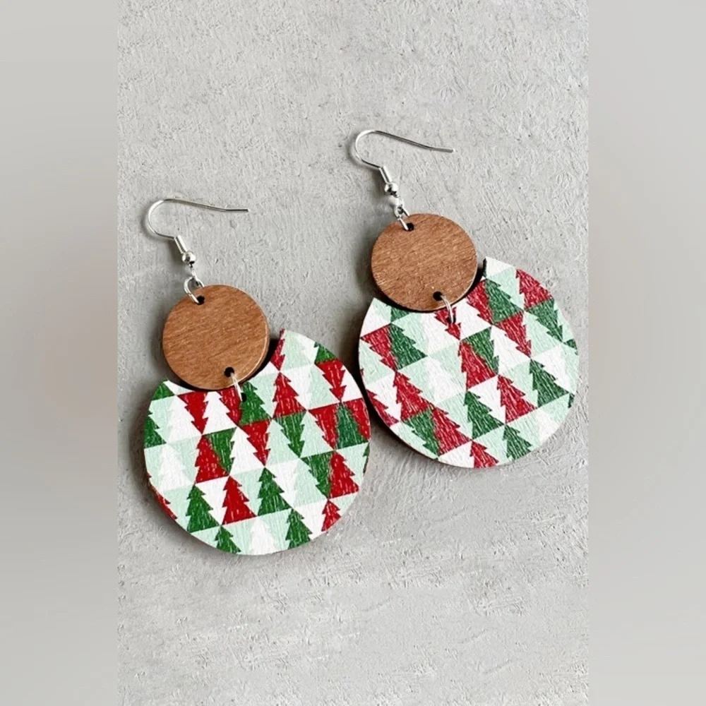 NEW Boutique Classic Wooden Dangly Earrings with Checkered Christmas Tree Design